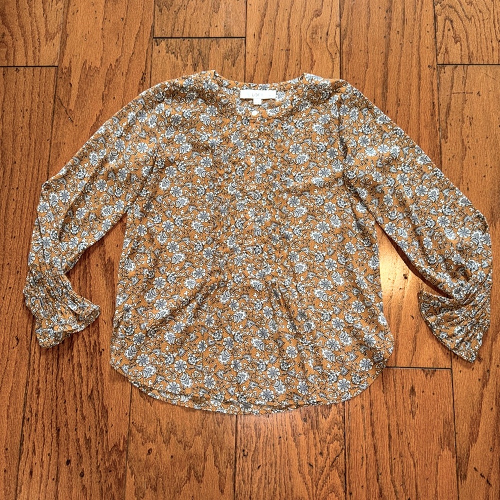 Pretty, feminine, XSP Loft blouse- never worn!